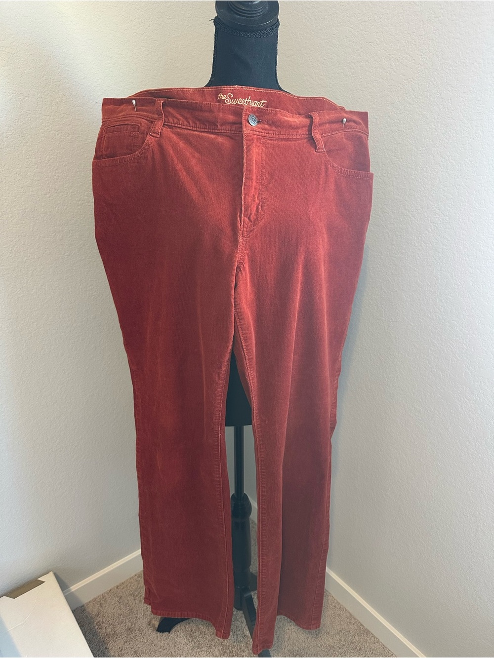Old Navy Higher High-Waisted slight Flare Corduroy Pants